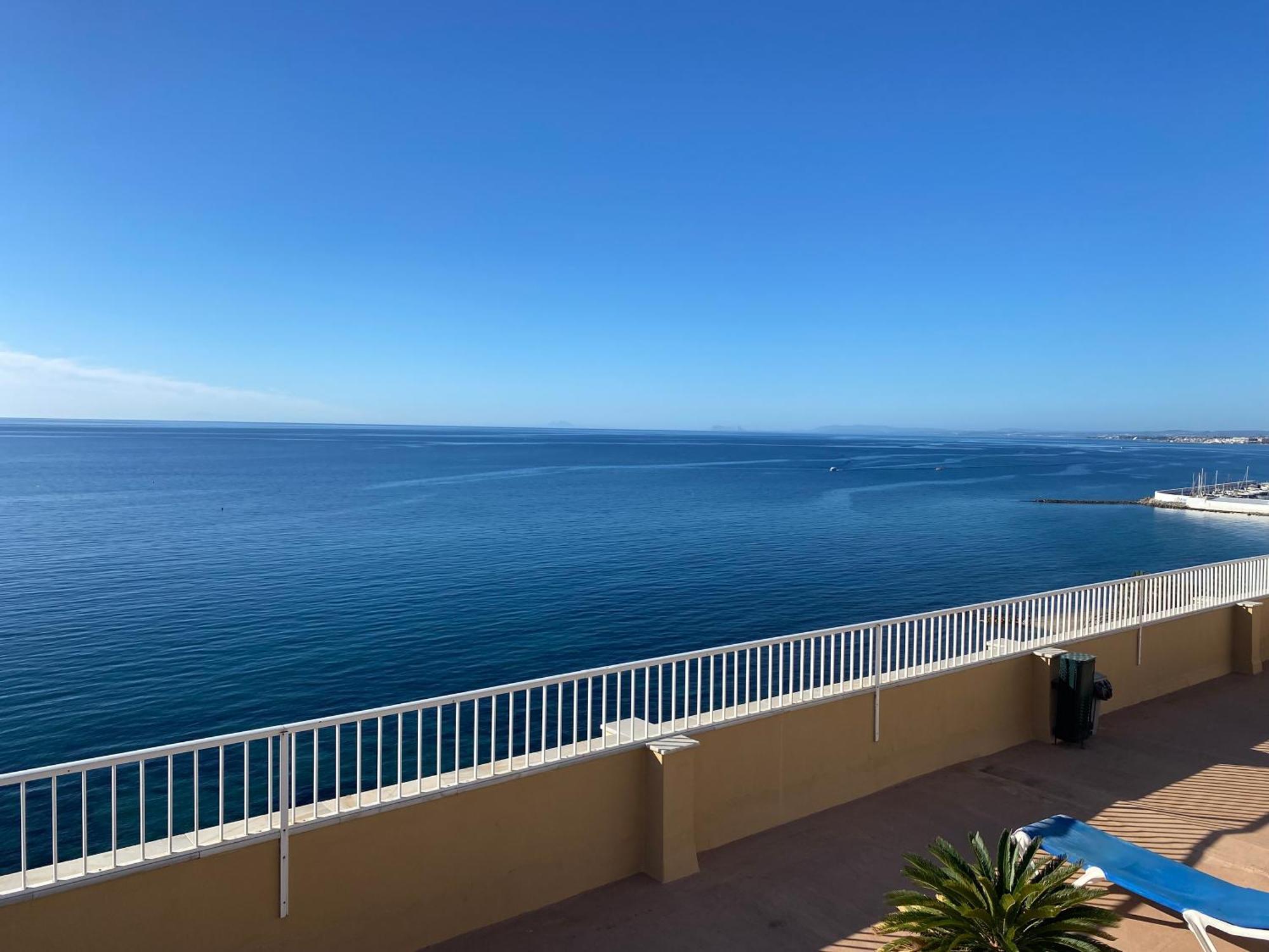 Marbella Beachfront Edificio Mayoral Primera Linea De Playa Y Centro Ciudad Con Barco Opcional Esterno foto