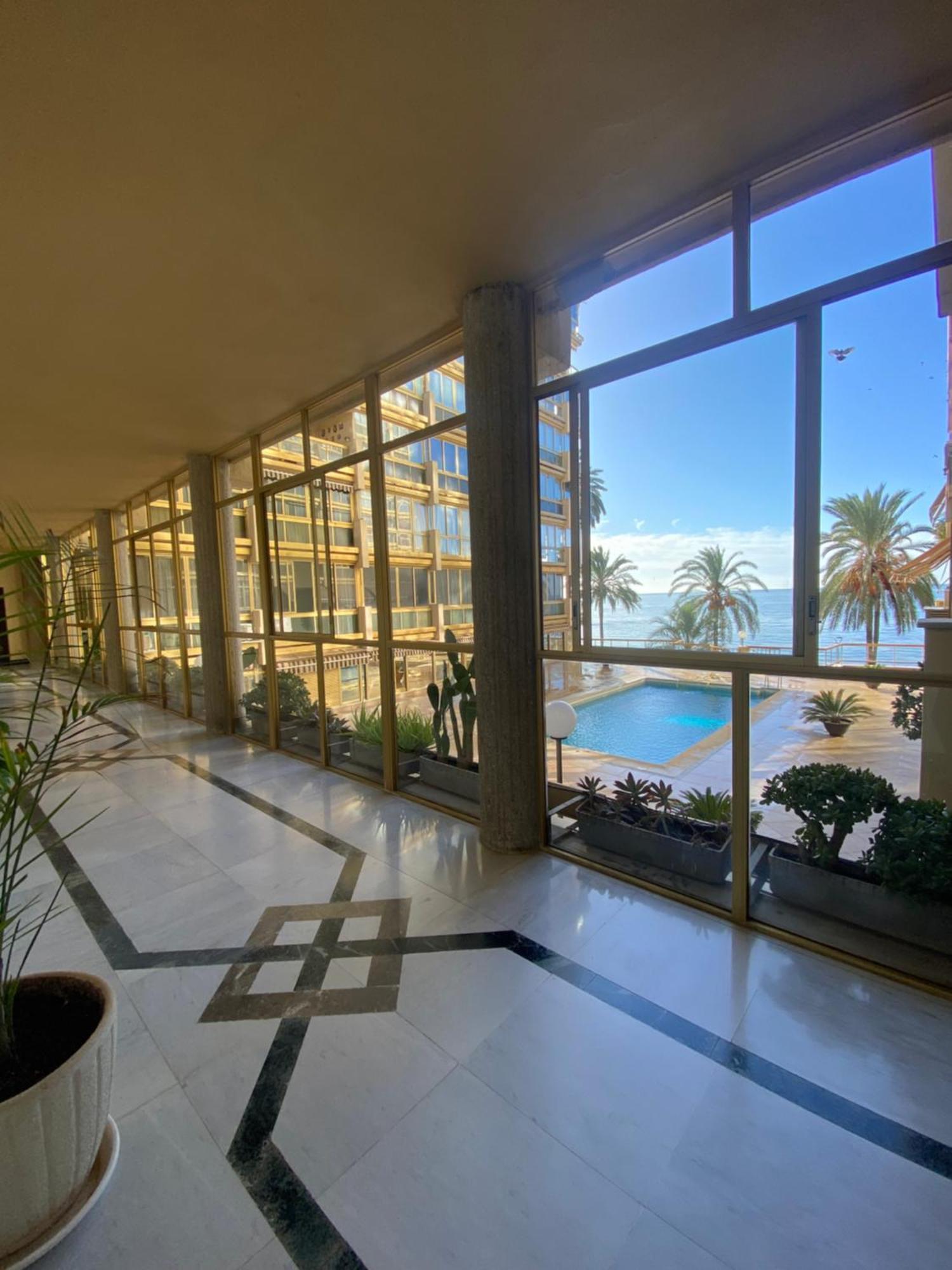 Marbella Beachfront Edificio Mayoral Primera Linea De Playa Y Centro Ciudad Con Barco Opcional Esterno foto