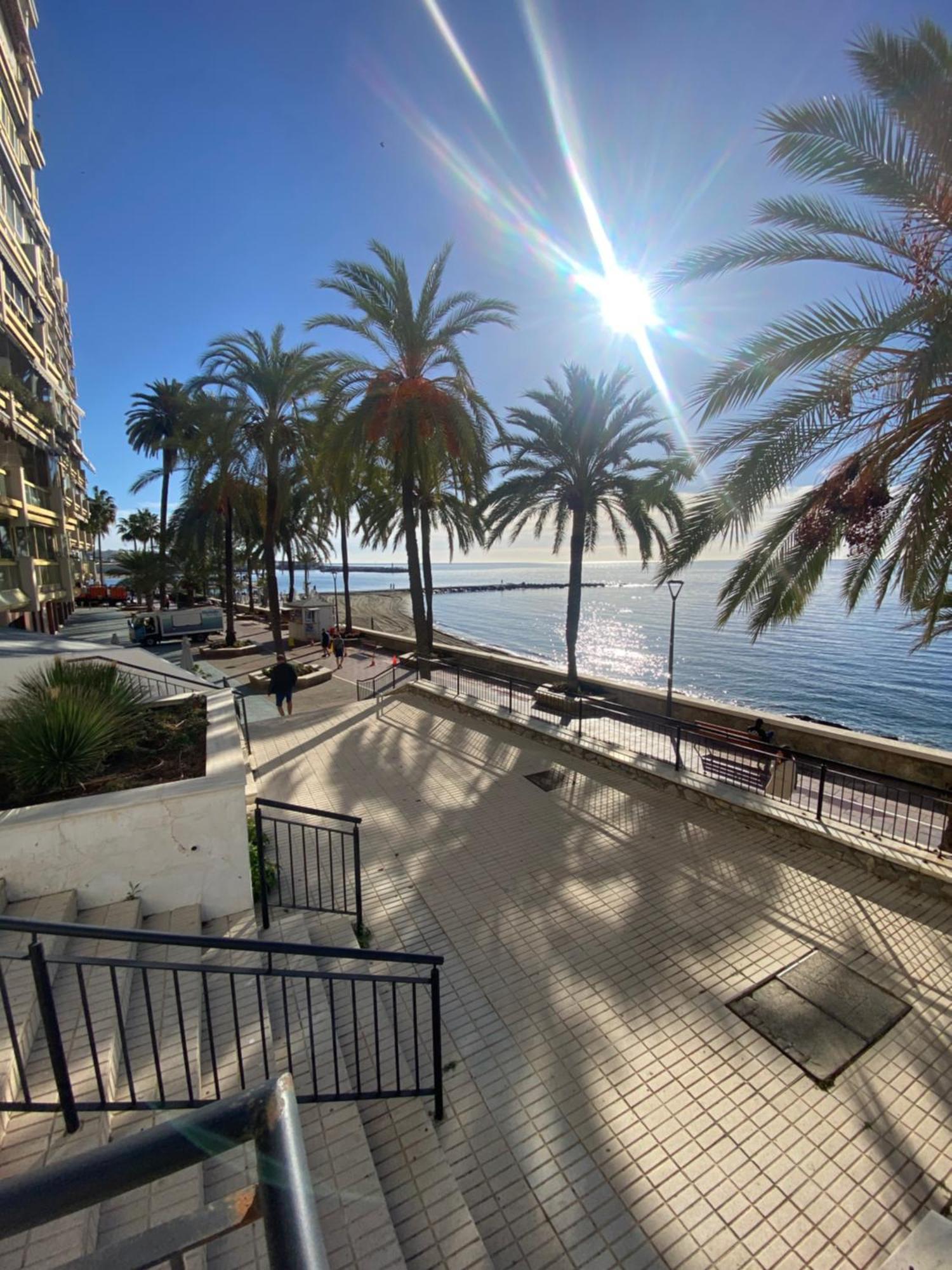 Marbella Beachfront Edificio Mayoral Primera Linea De Playa Y Centro Ciudad Con Barco Opcional Esterno foto
